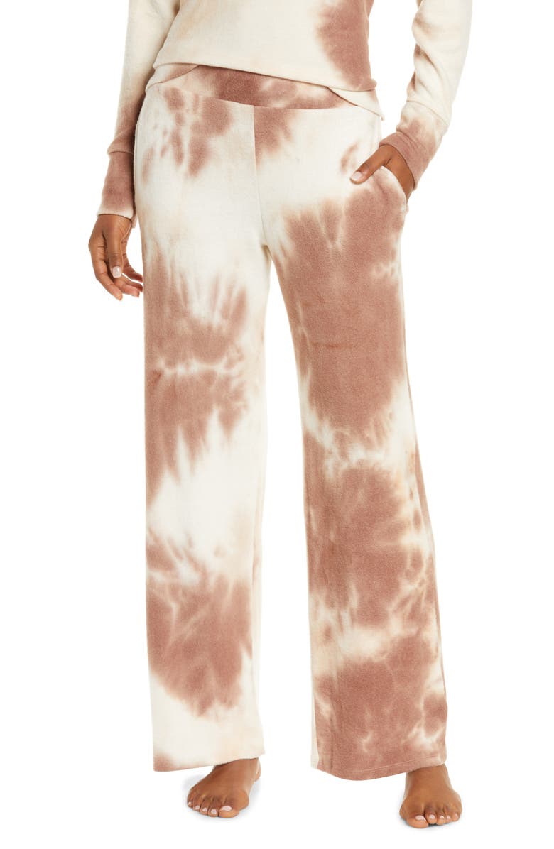 This work from home season,  tie-dye loungewear has been the staple outfit. Everyone around the world has been looking for moments of comfort amidst the crisis. You know what, your outfit of the day decides your vibe for the day. All we want is to share the relief we found in these tie and dye comfort wear. We assure you, you want clothes that make you happy. This is precisely why we have curated a list of only the best tie and dye comfort pieces. Every uniquely dyed piece in the list has an exceptional ability to make you feel chic and comfortable.
